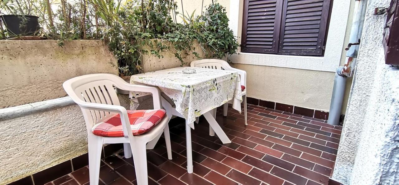 Apartments And Room Pergola Rovigno Esterno foto