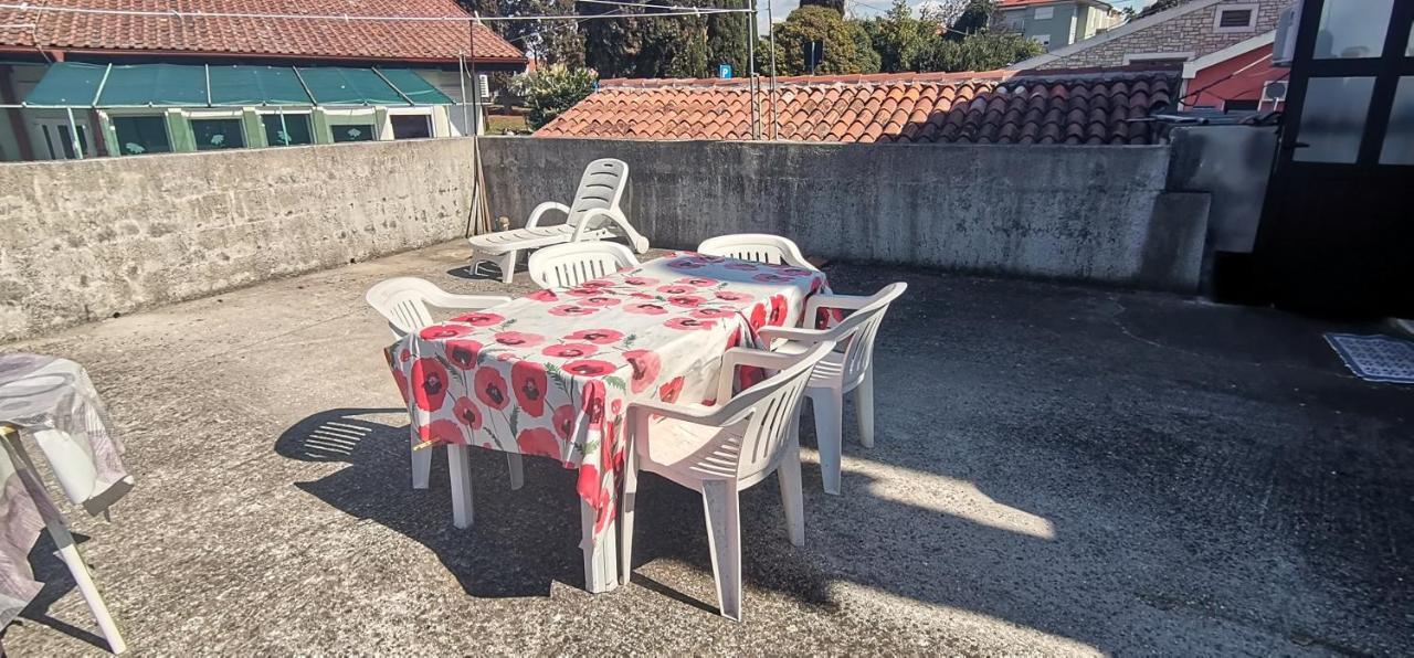 Apartments And Room Pergola Rovigno Esterno foto