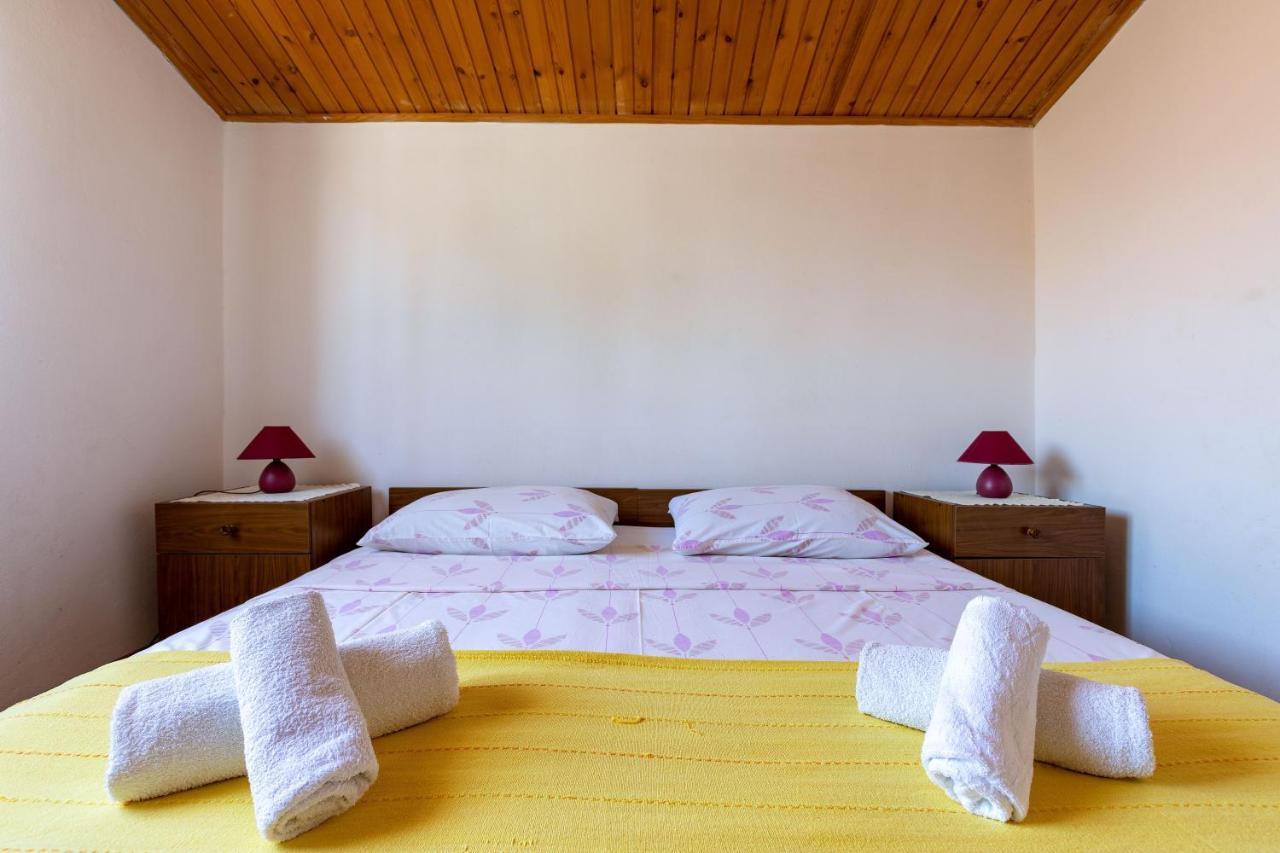 Apartments And Room Pergola Rovigno Esterno foto