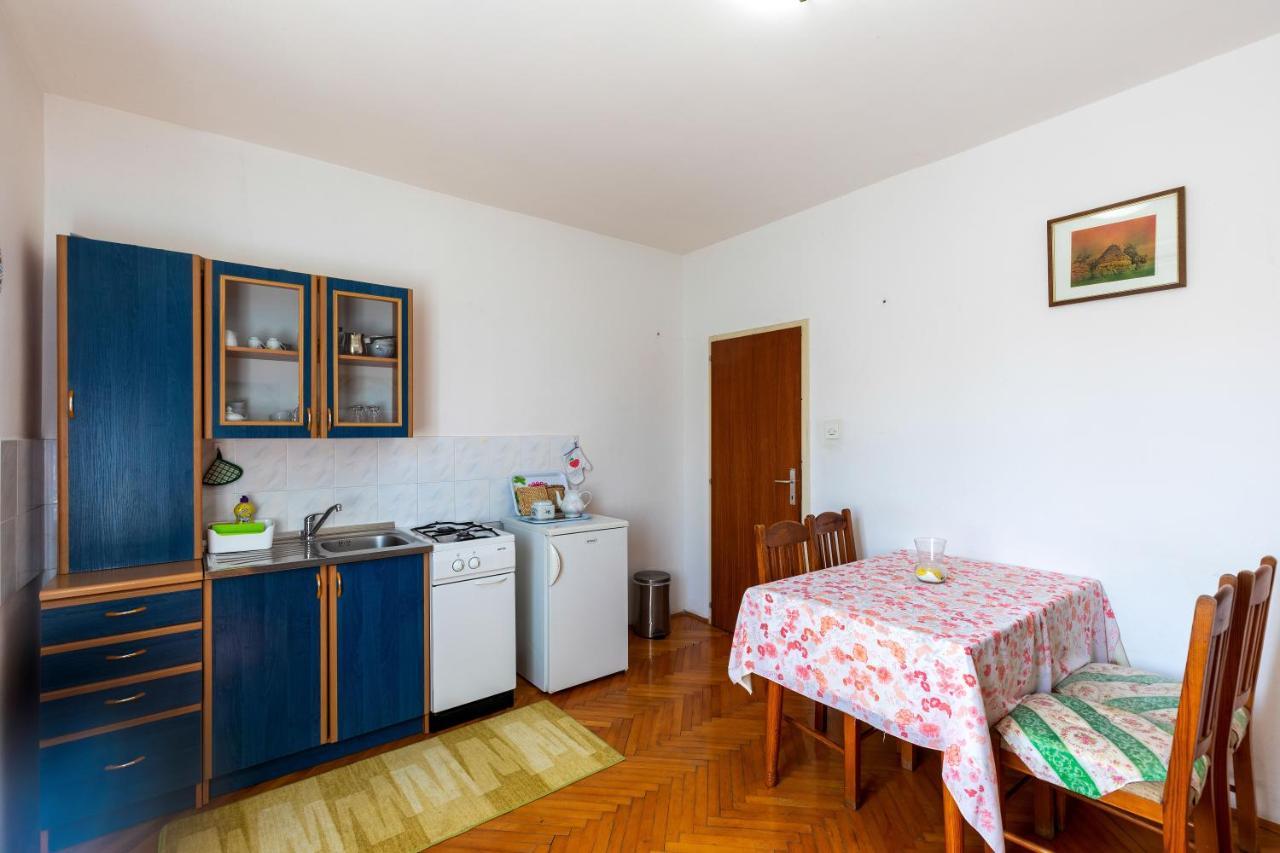 Apartments And Room Pergola Rovigno Esterno foto