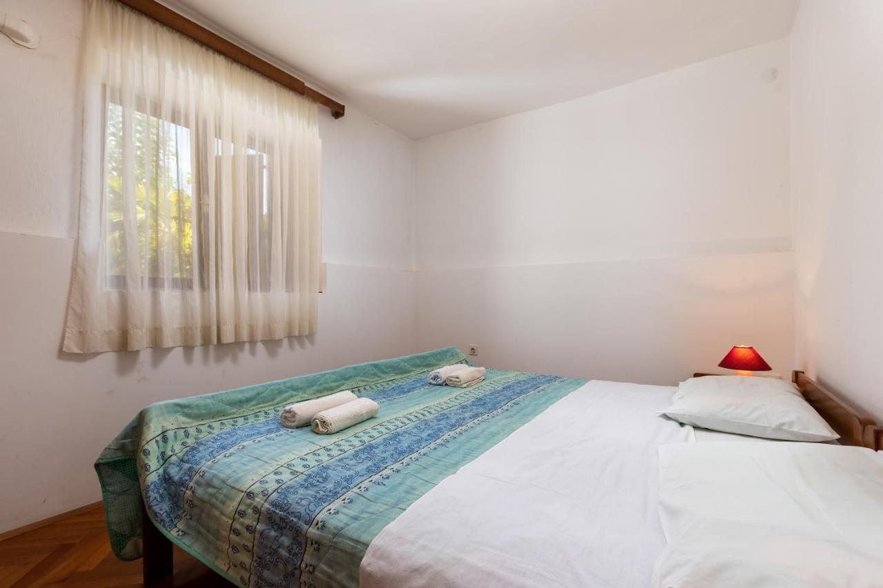 Apartments And Room Pergola Rovigno Esterno foto
