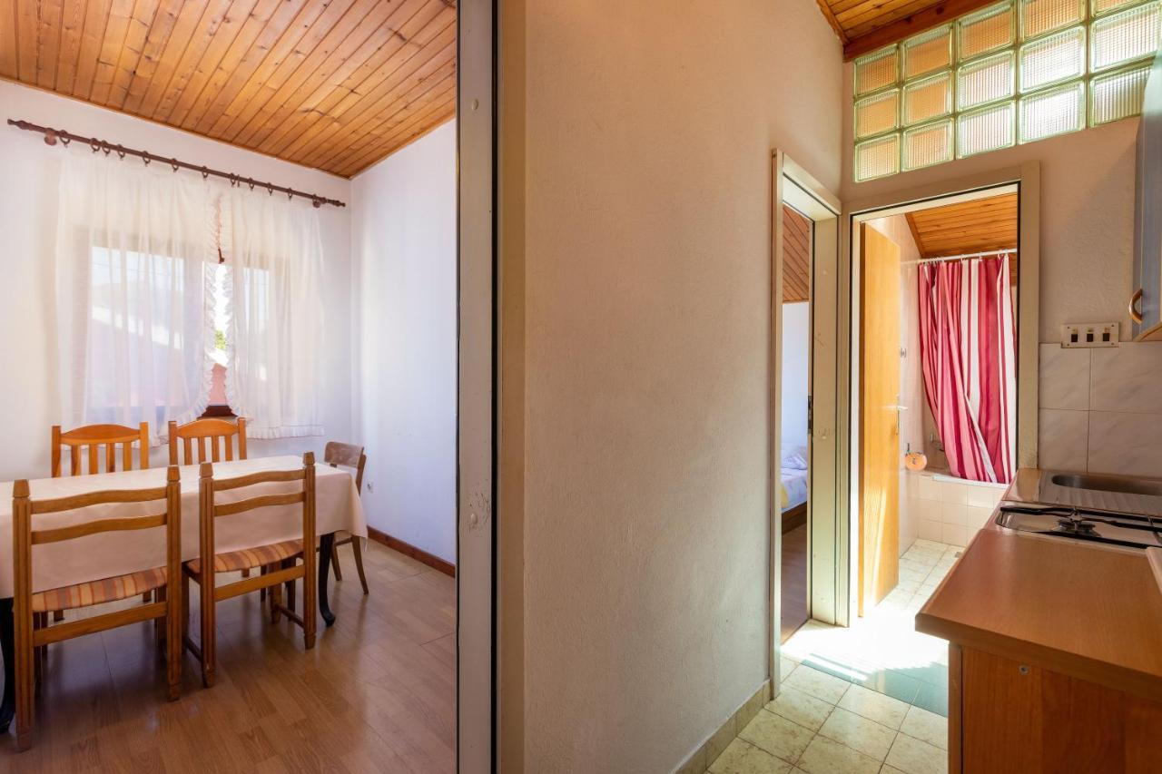Apartments And Room Pergola Rovigno Esterno foto