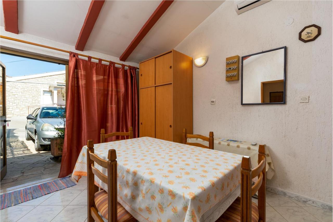 Apartments And Room Pergola Rovigno Esterno foto