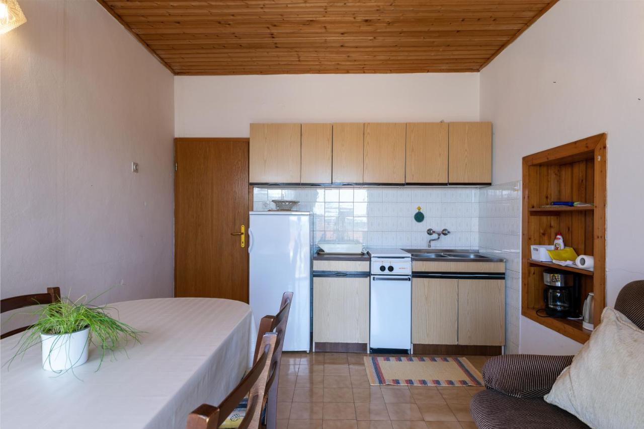 Apartments And Room Pergola Rovigno Esterno foto