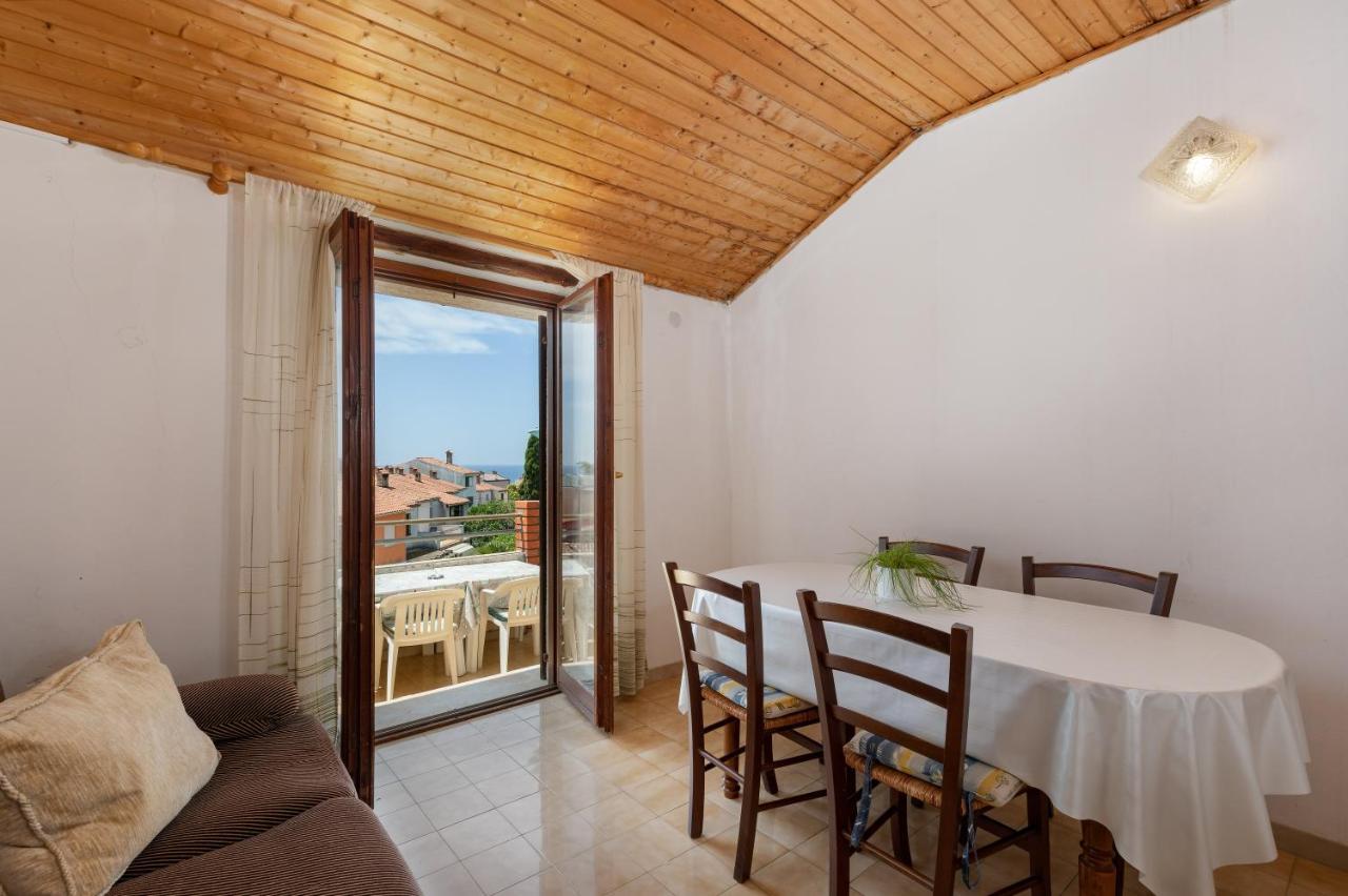 Apartments And Room Pergola Rovigno Esterno foto