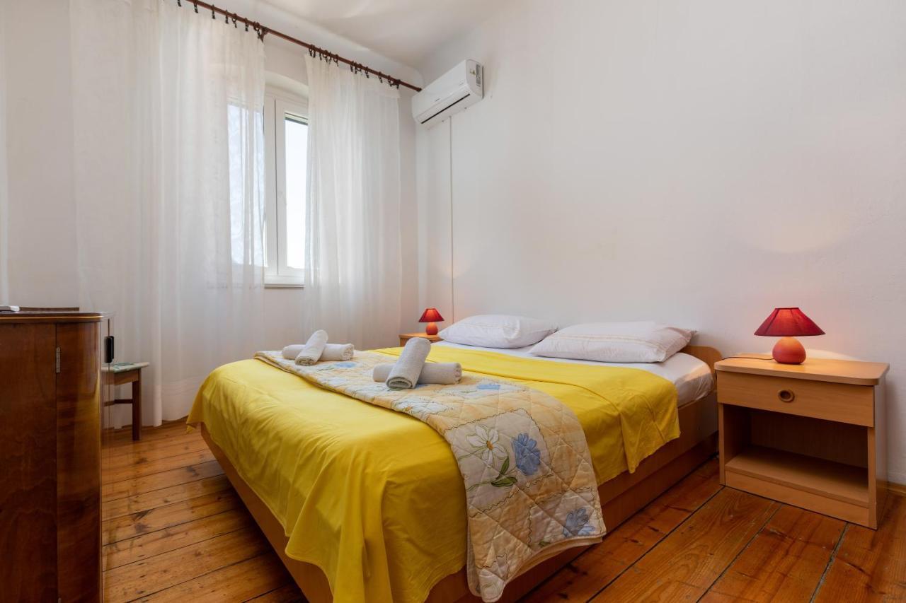 Apartments And Room Pergola Rovigno Esterno foto
