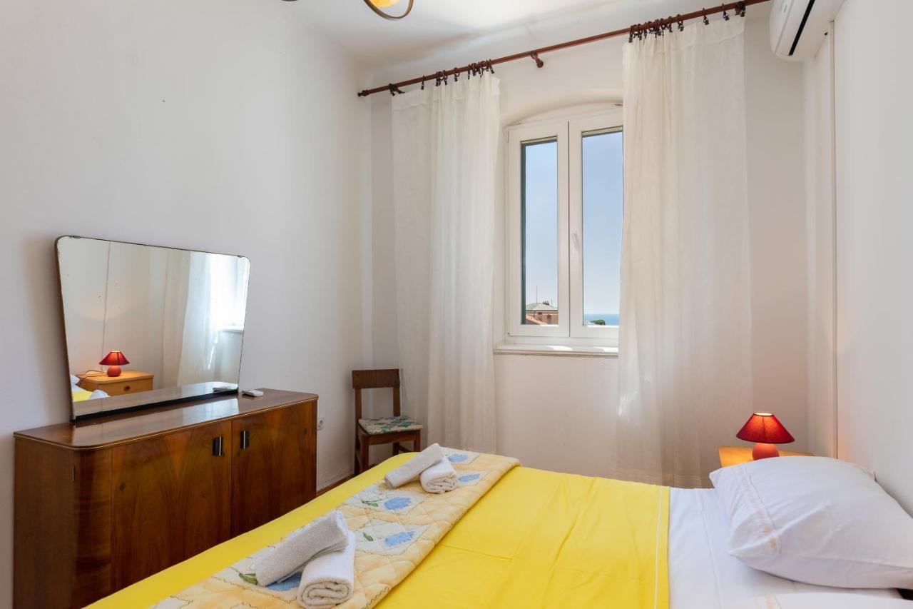Apartments And Room Pergola Rovigno Esterno foto